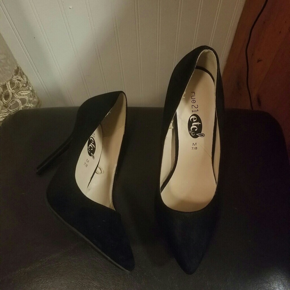 Black heels size 8